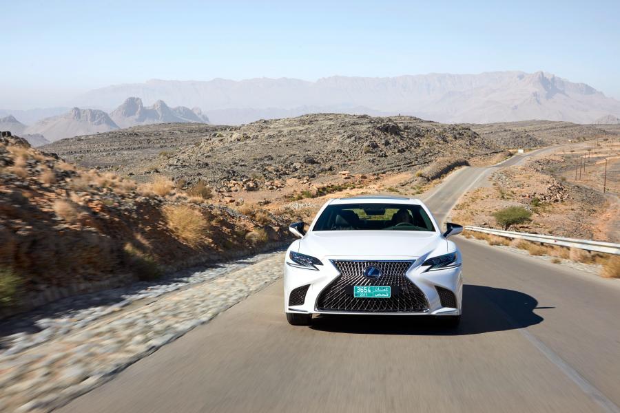  Lexus LS500h AWD 2017 года  (WW) (фото 4 из 40)